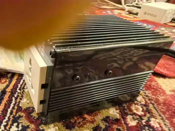 للبيع محول كهرباء من 12فولت إلى 220 فولت ومخرجUSB 1