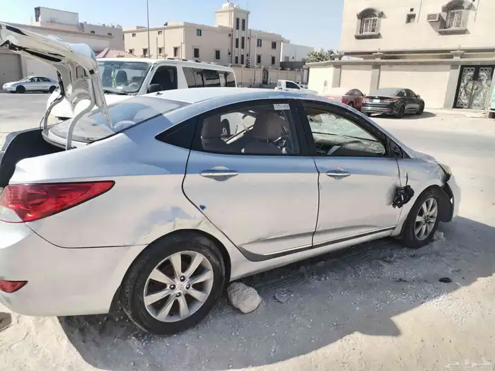 للبيع سياره اكسنت موديل 2014 2