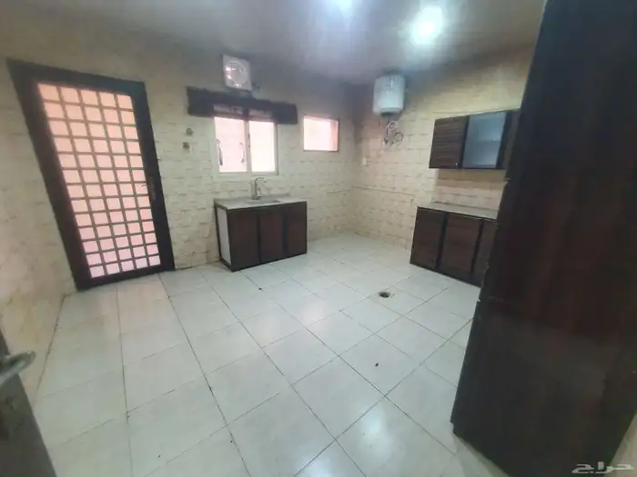 للايجار شقه ارضيه فى حى الفيحاء بالدمام عوائل فقط 5