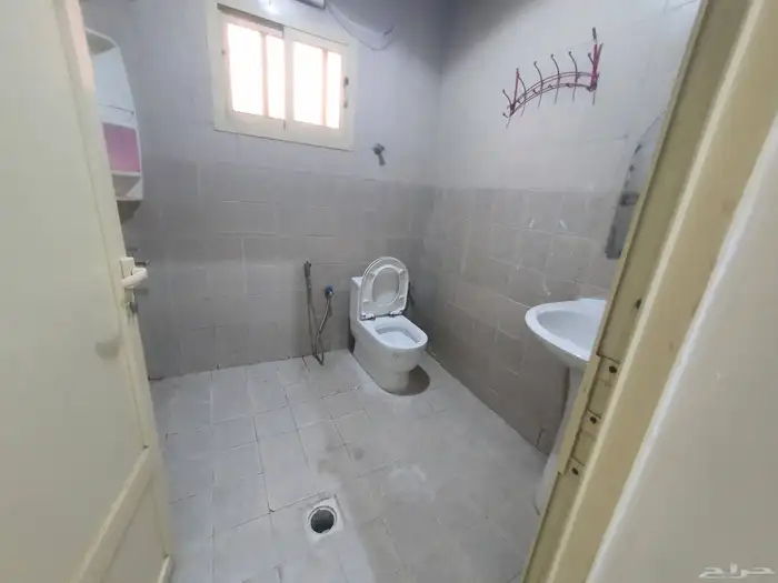 للايجار شقه ارضيه فى حى الفيحاء بالدمام عوائل فقط 9