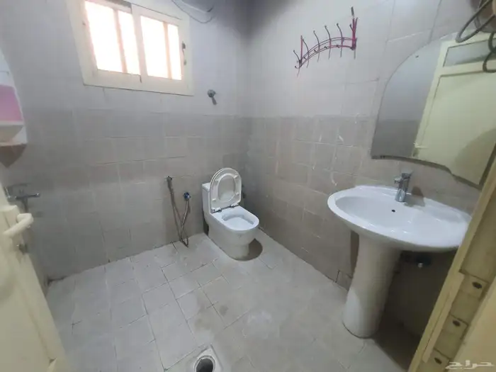 للايجار شقه ارضيه فى حى الفيحاء بالدمام عوائل فقط 10