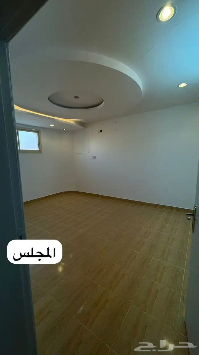 للايجار دور علوي بحي المرقب 7