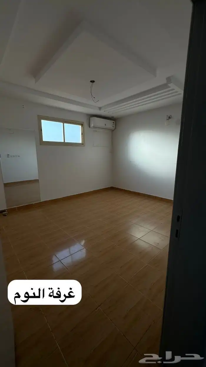 للايجار دور علوي بحي المرقب 4