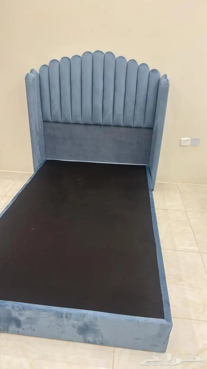 مراتب سراير و ديكورات بسعر ممتاز تواصل معي واتساب او اتصل 5