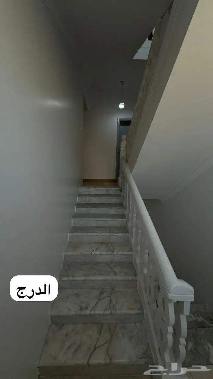 للايجار دور علوي بحي المرقب 1