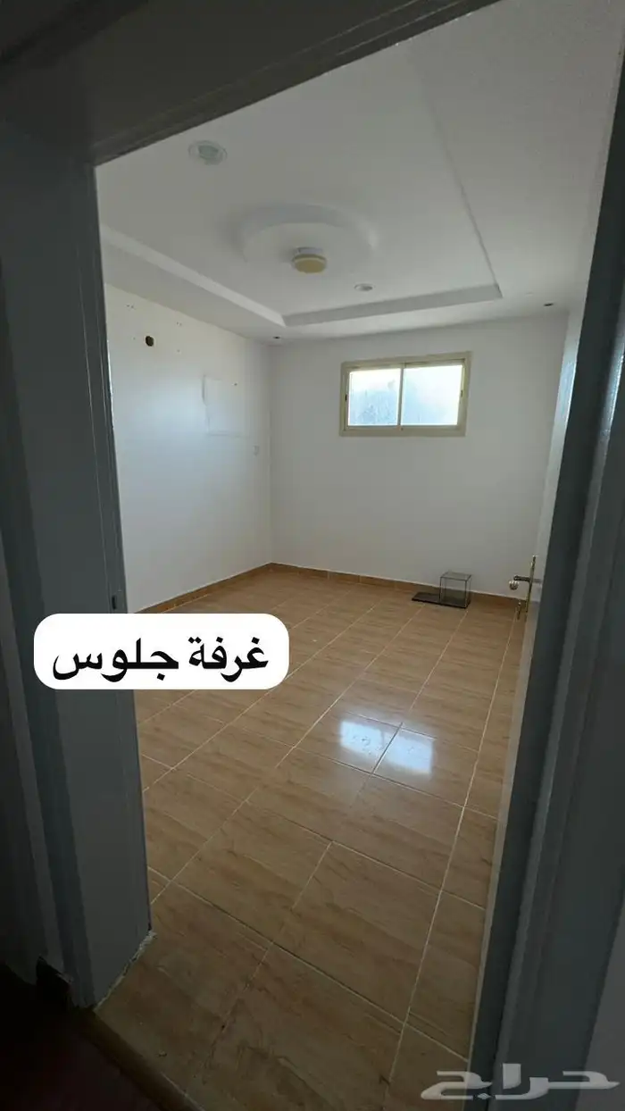 للايجار دور علوي بحي المرقب 3