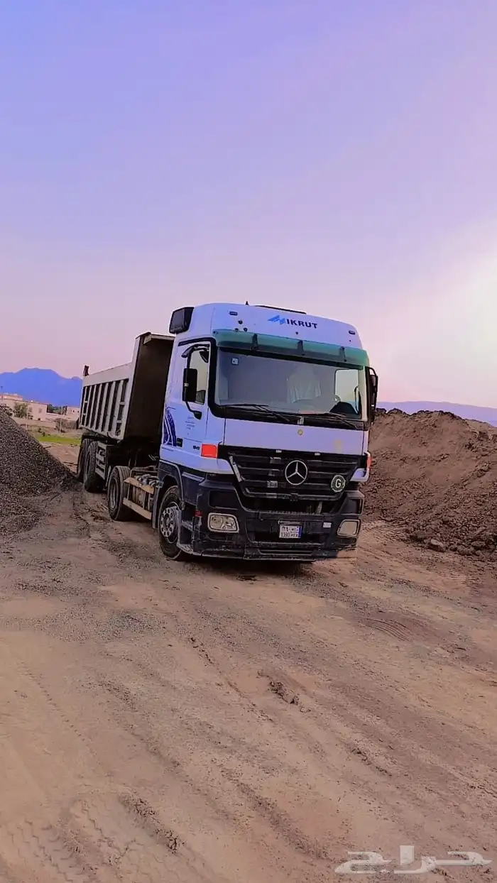 للبيع تريلا موديل 2004 0