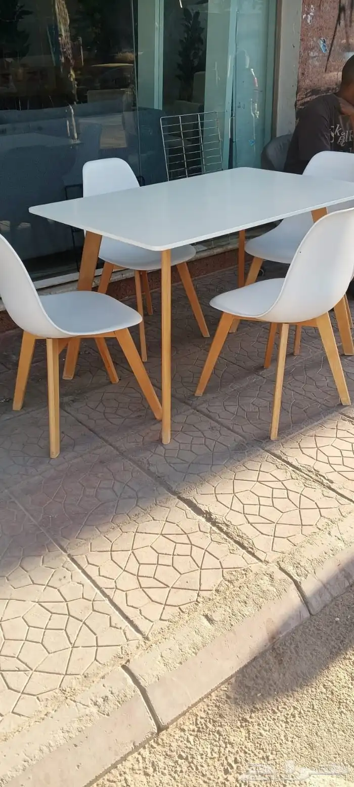 متوفرة طاولة اربعه كرسي ابيض شركه هوم سنتر 0