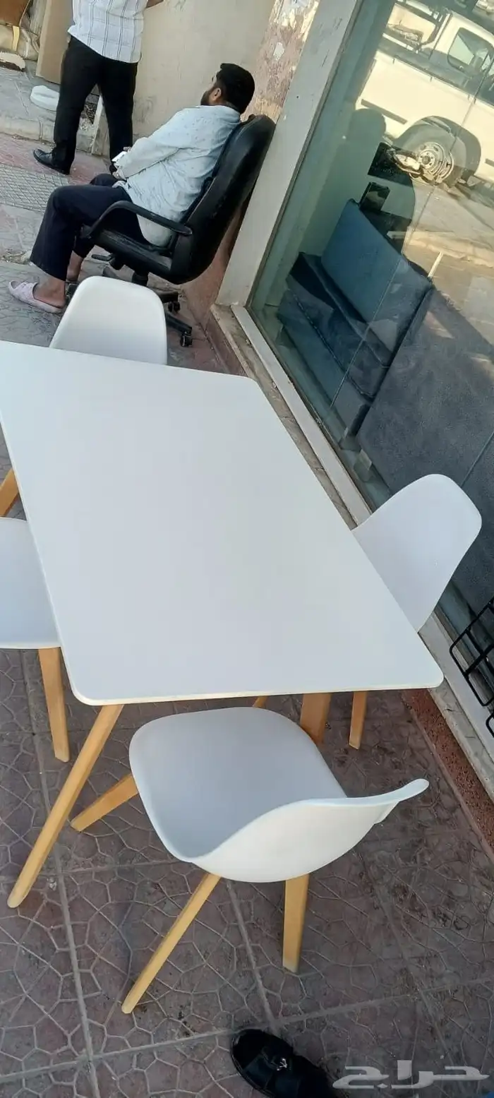 متوفرة طاولة اربعه كرسي ابيض شركه هوم سنتر 2