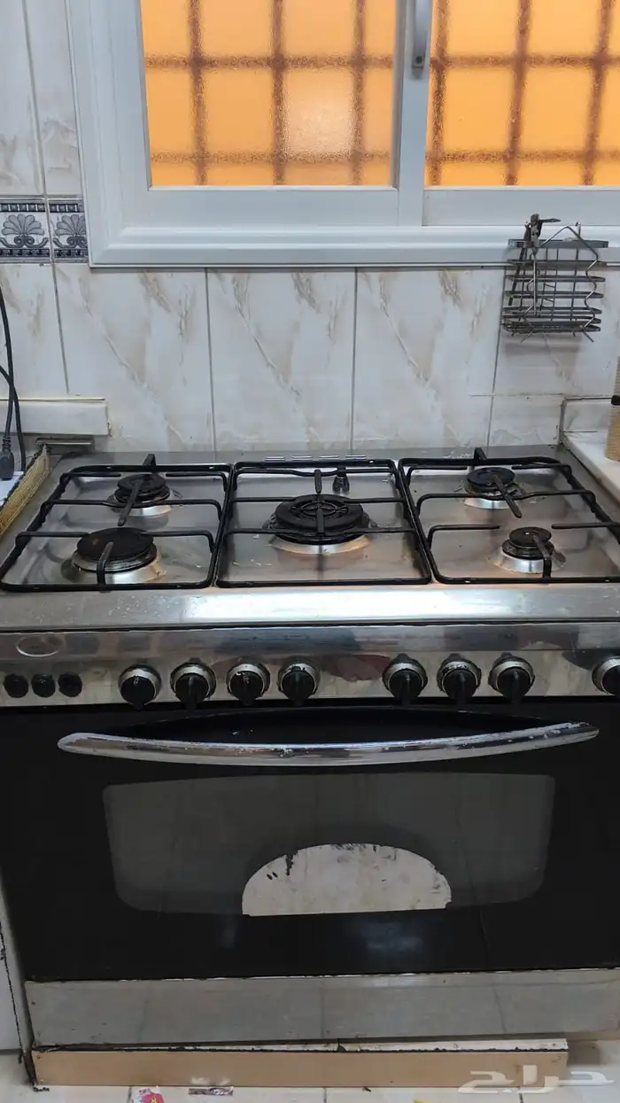 للبيع فرن نظيف وشغال5عيون مقاس 90 1
