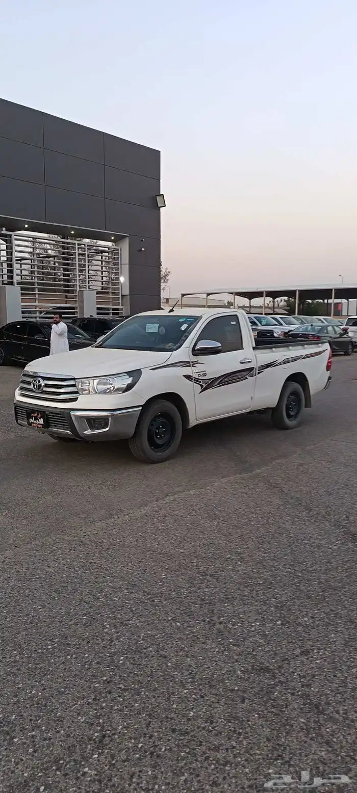 تويوتا هايلكس GL موديل 2025عداد 13الف ديزل 2