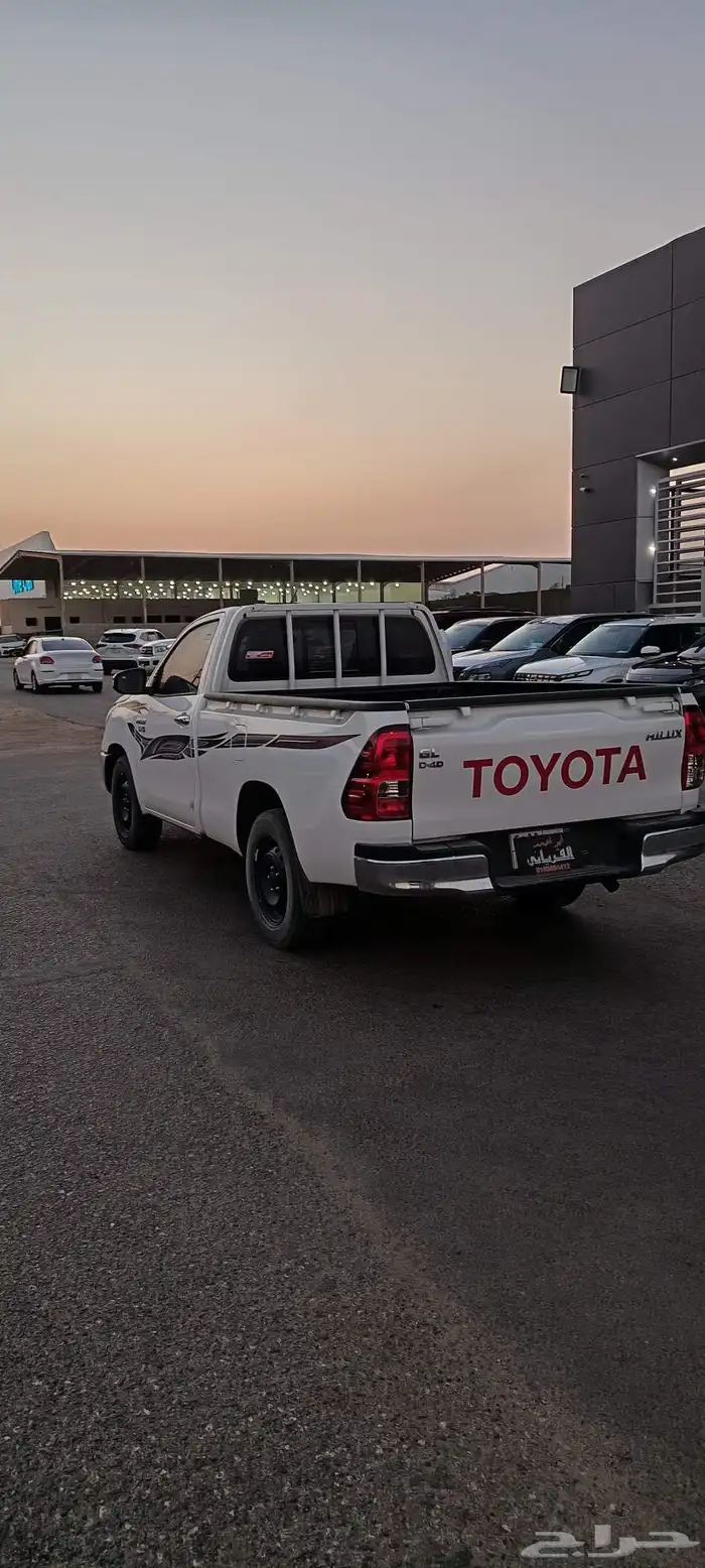 تويوتا هايلكس GL موديل 2025عداد 13الف ديزل 4
