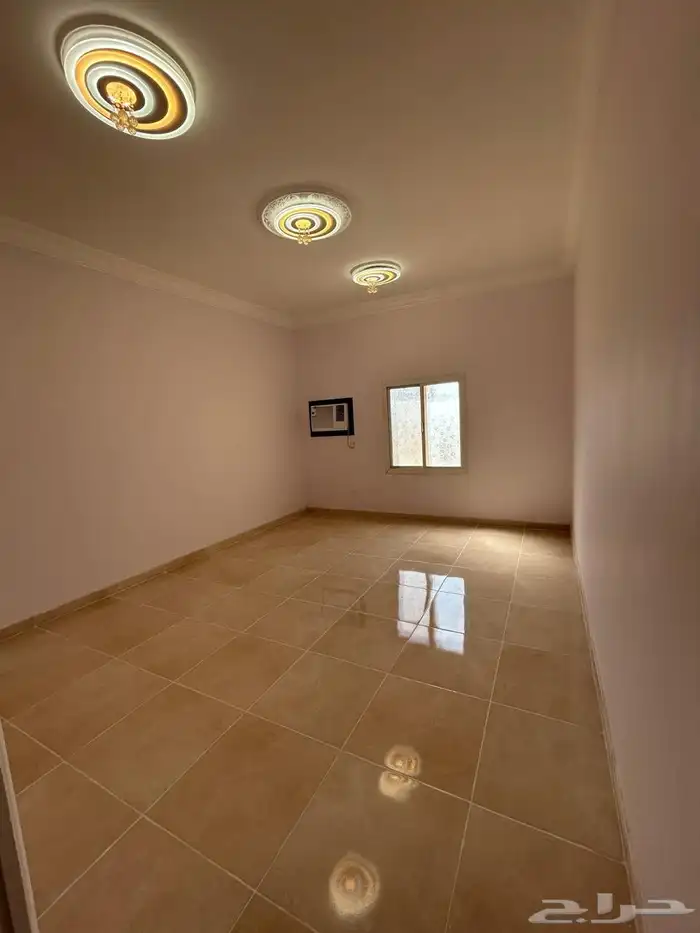 شقة للايجار 5 غرف مكيفات راكبة _ حي الفلاح مع الحمدانية 6
