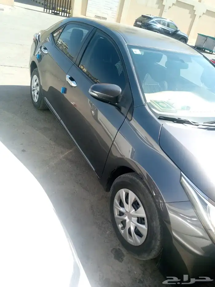 سياره تويوتا كورولا للبيع 1