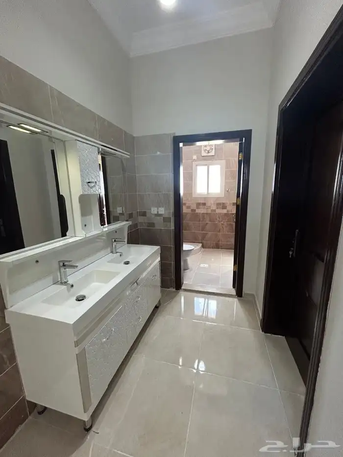 شقة للايجار 5 غرف مكيفات راكبة _ حي الفلاح مع الحمدانية 1