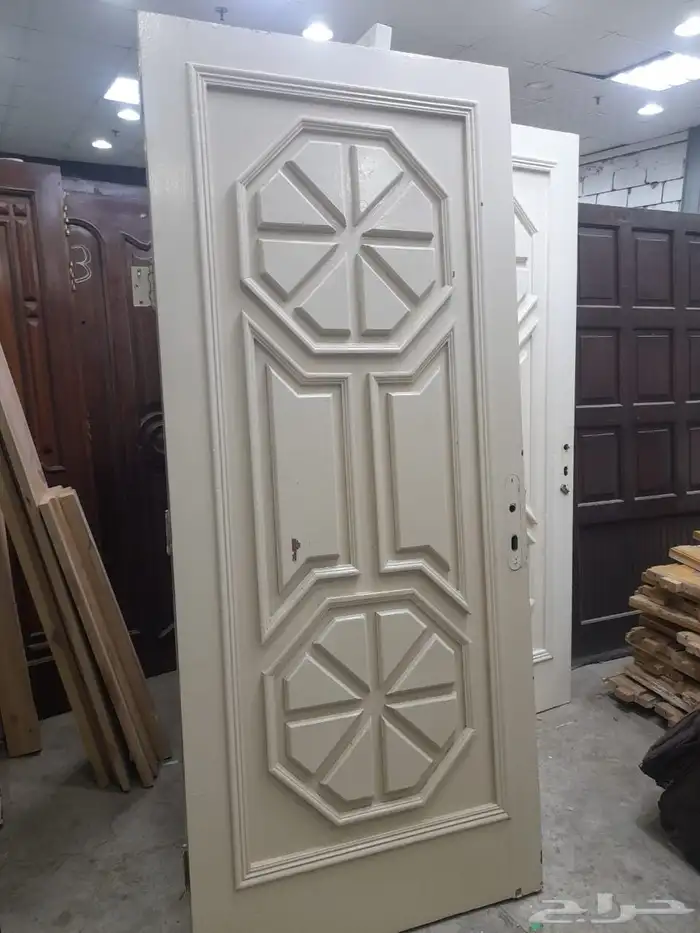 ابواب خشب مستخدمه وابواب حديد والمنيوم تجديد للبيع 1