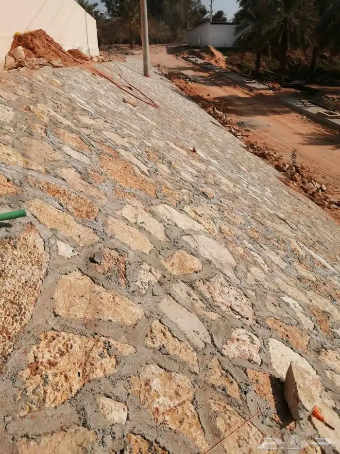 أنا موجود القصيم عنيزه أي نفر موجود شغل بيار تكسير مباني يبغ 3