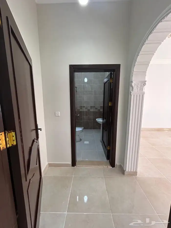 شقة للايجار 5 غرف مكيفات راكبة _ حي الفلاح مع الحمدانية 5