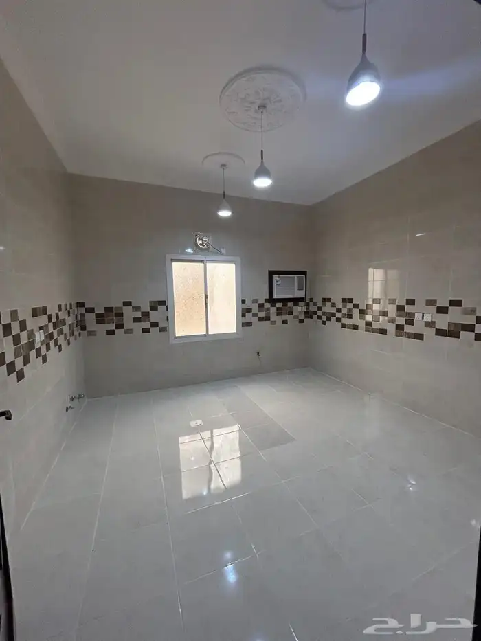 شقة للايجار 5 غرف مكيفات راكبة _ حي الفلاح مع الحمدانية 7