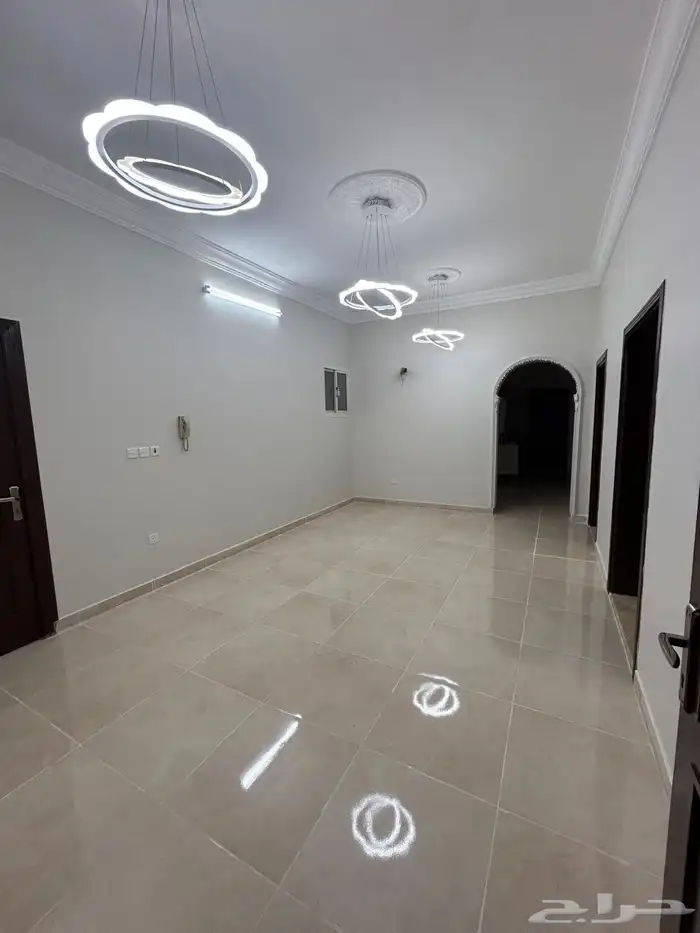 شقة للايجار 5 غرف مكيفات راكبة _ حي الفلاح مع الحمدانية 12