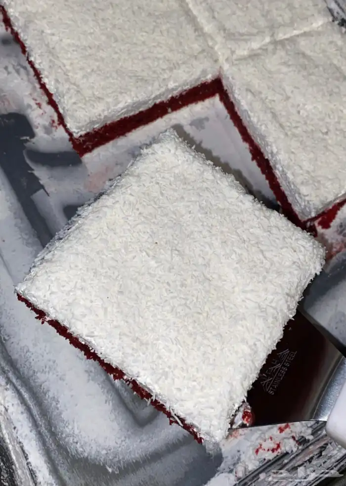 كيك الكوكنت بالتوت 1