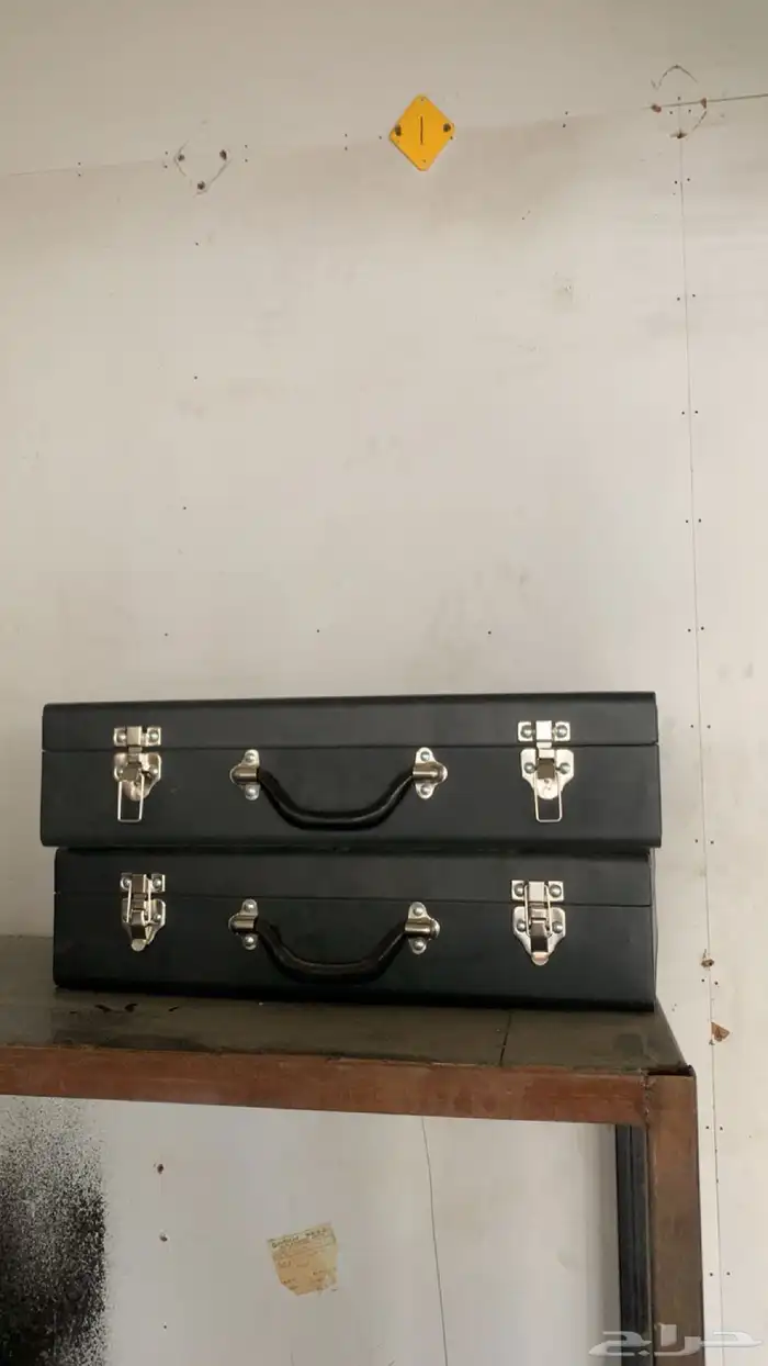 شنطة حديد خفيف فرغها للبيع 0