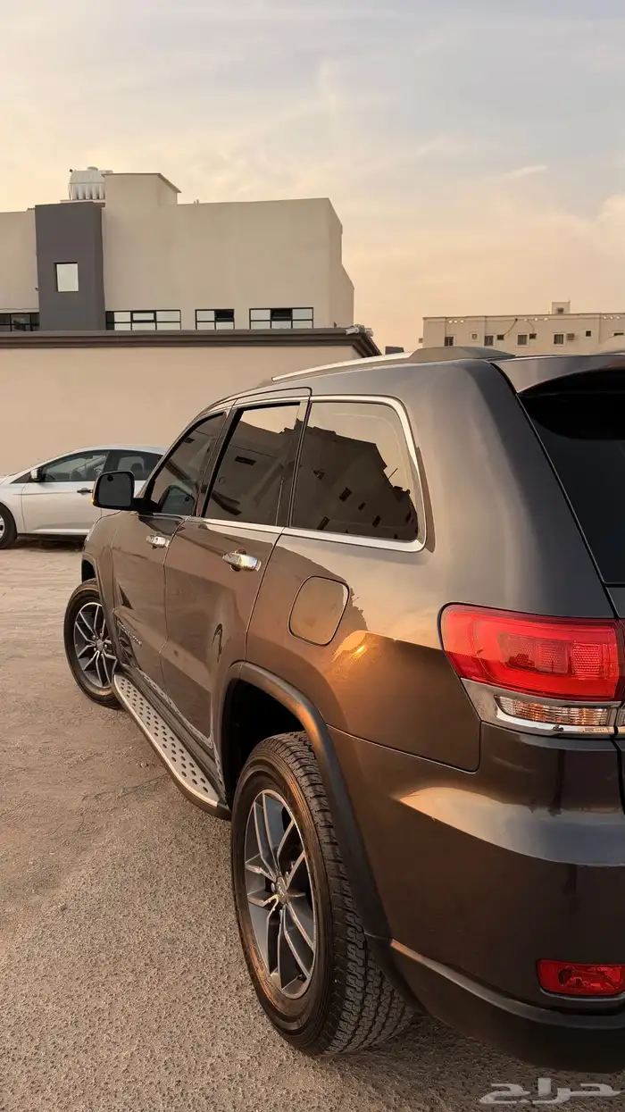 جيب جراند شيروكي ليمتد 4x4 17