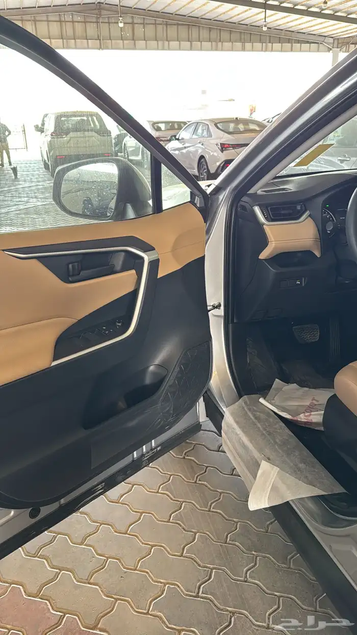 تويوتا راف فور LE بدون دبل بنزين 2025 6