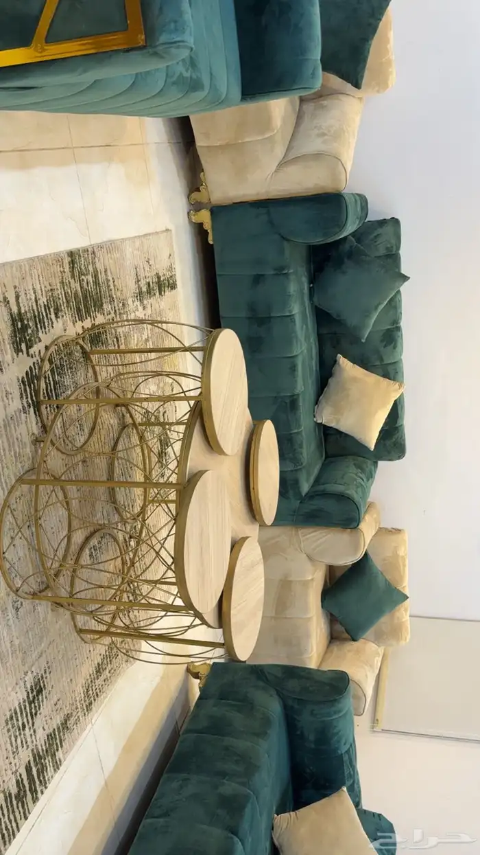 كنب وطاولة و9 مساند 1