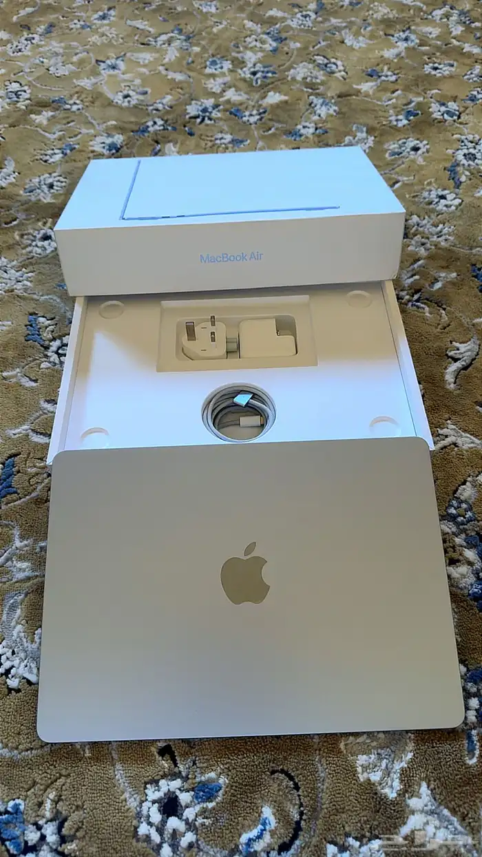 ماك بوك اير لون ازرق 16 قيقا 256 جديد دورة الشحن مره واحده 0