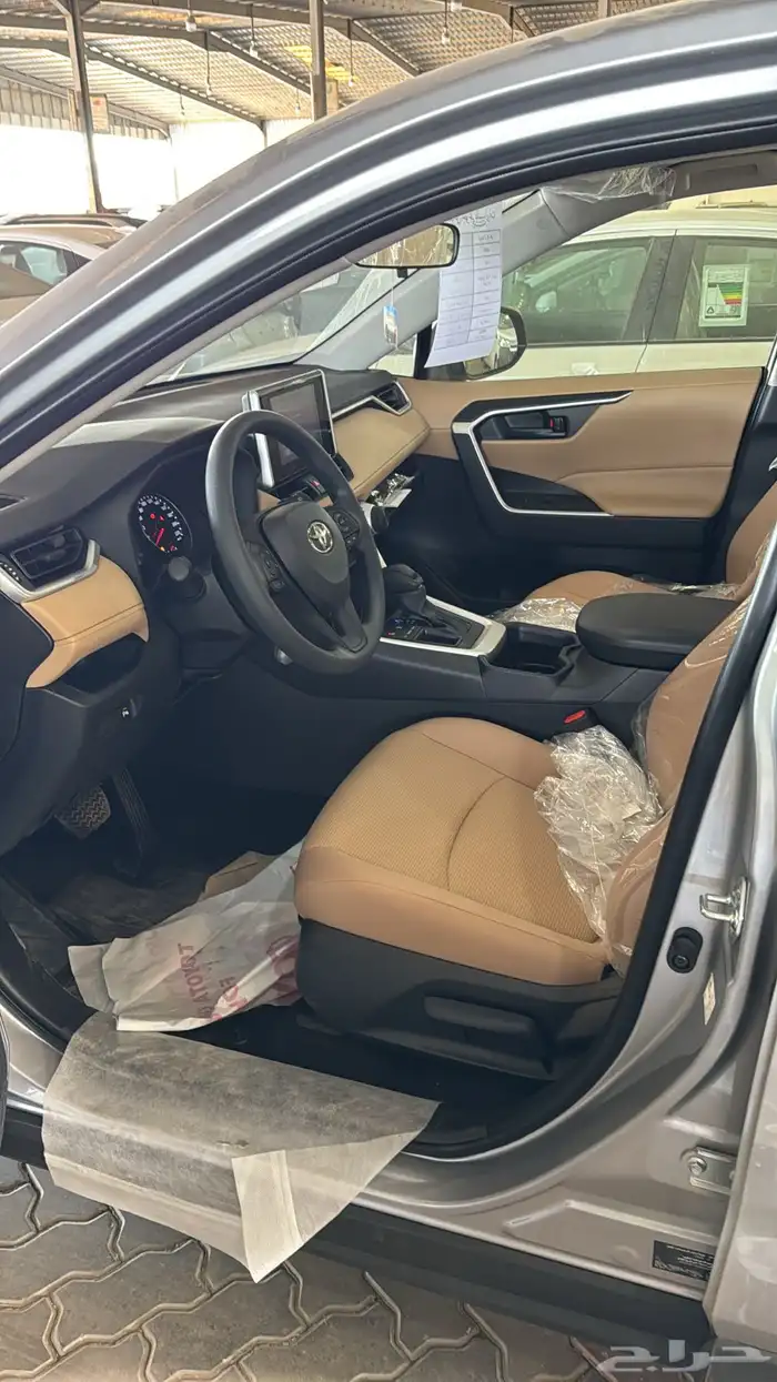 تويوتا راف فور LE بدون دبل بنزين 2025 7