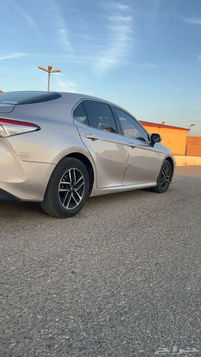 كامري هايبرد اللون ذهبي شبه الجديده 14