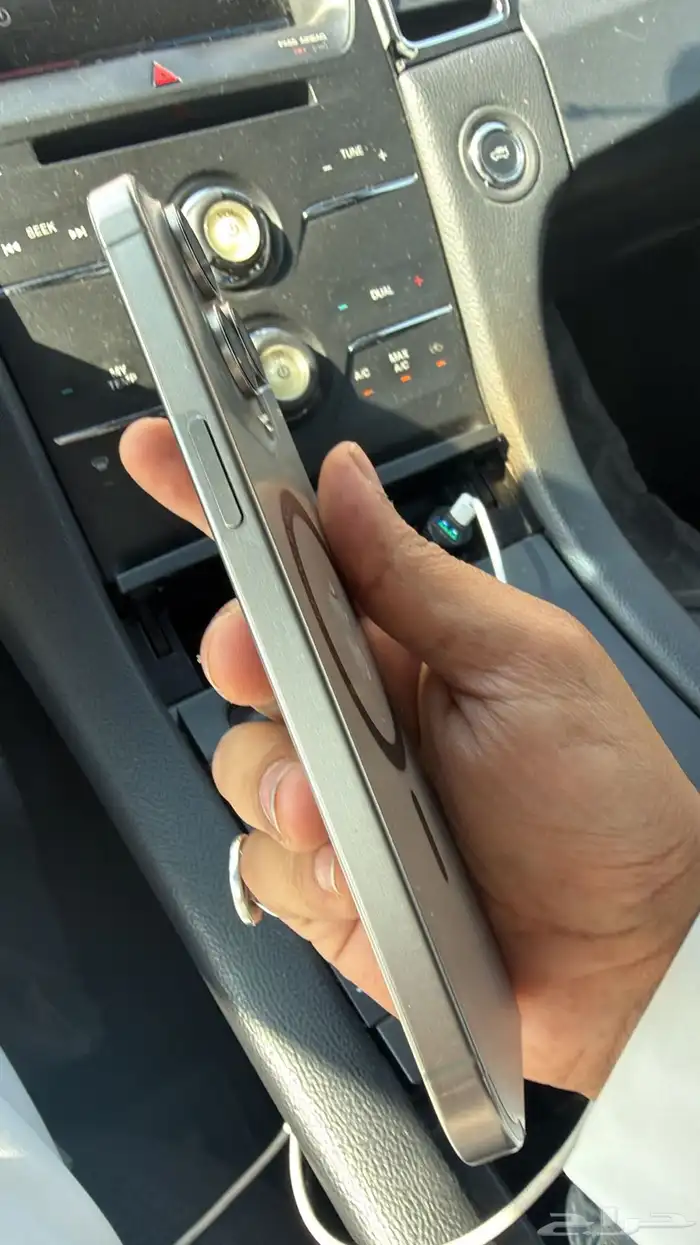 إيفون 15 برو ماكس 512 نظيف جدا 4