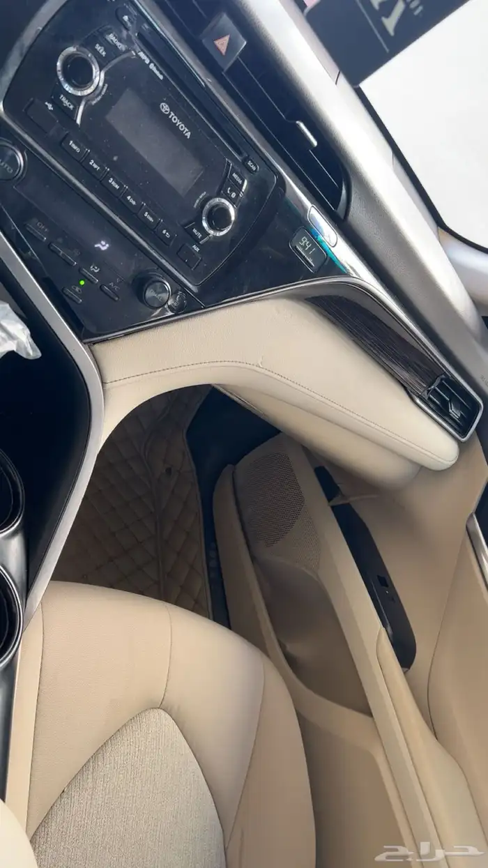 كامري هايبرد اللون ذهبي شبه الجديده 32