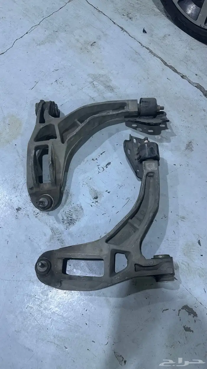 مقصات سفليه فورد كراون فكتوريا 1