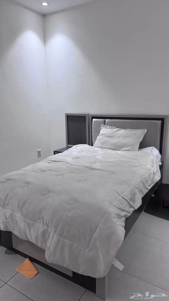 غرفة شبه جديدة للبيع 0