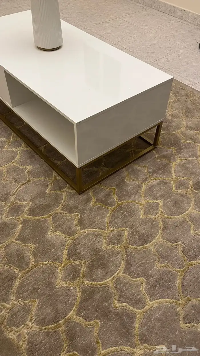 طاولات وسجادة ومروحه ارضيع 0