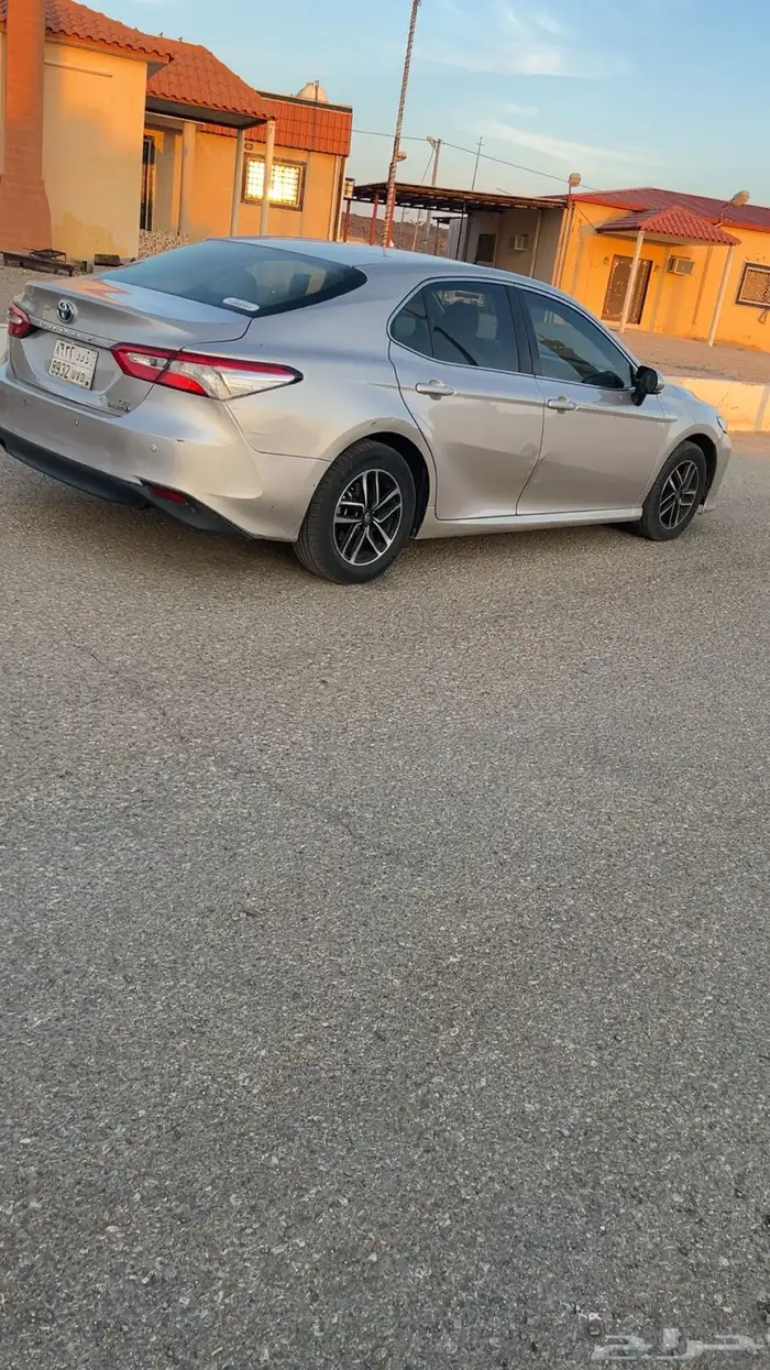 كامري هايبرد اللون ذهبي شبه الجديده 4