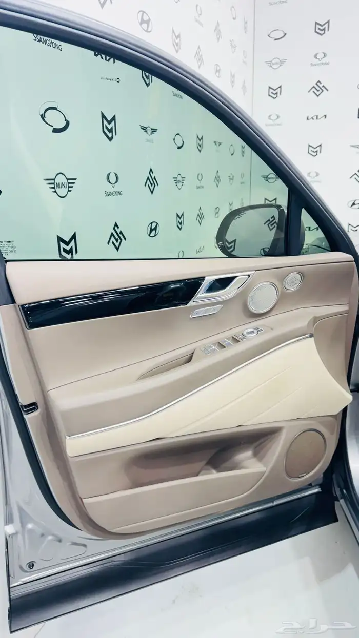 جينسيس GV80 28