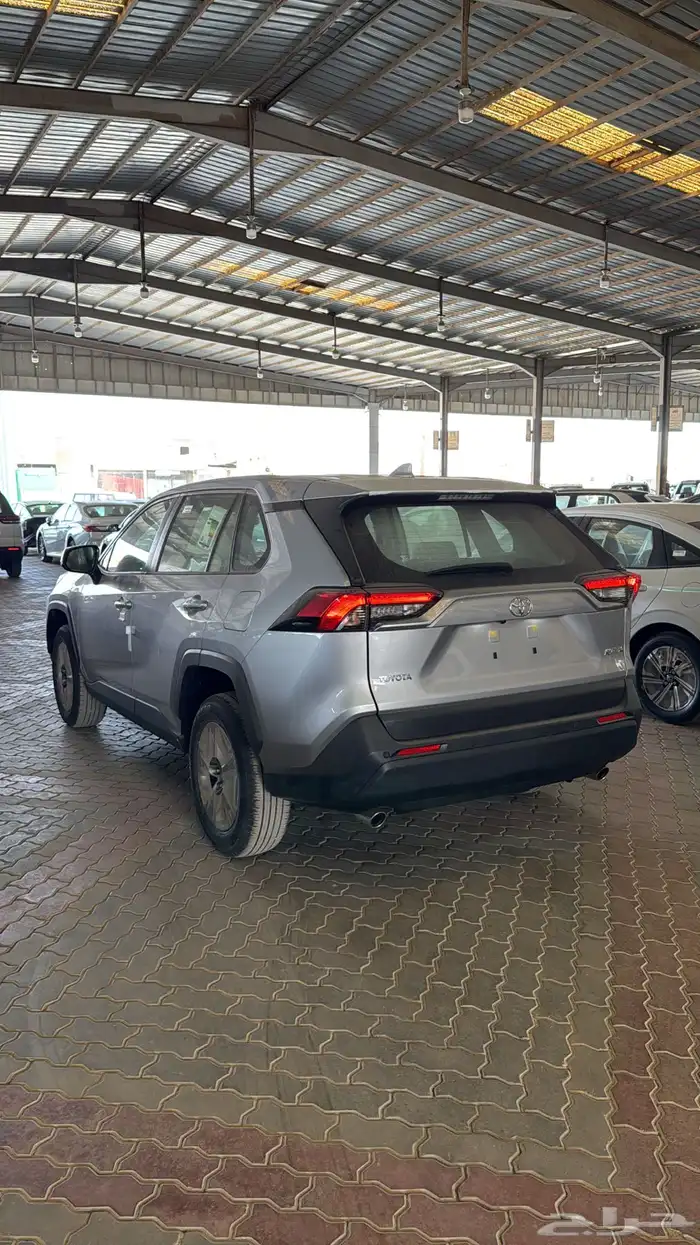 تويوتا راف فور LE بدون دبل بنزين 2025 3