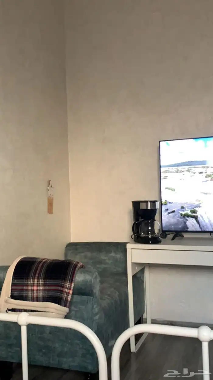 سراير ايكيا اثنين و كنب صغير و دولاب 0