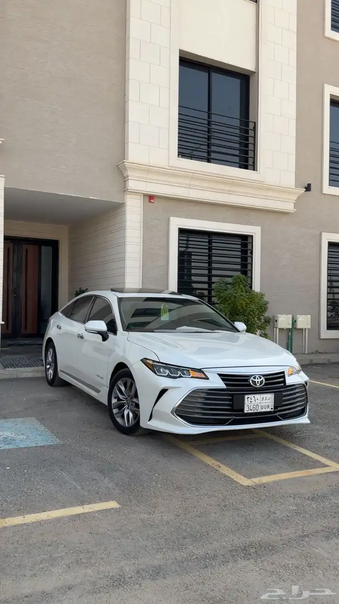 للبيع تويوتا افالون مديل 2022 3