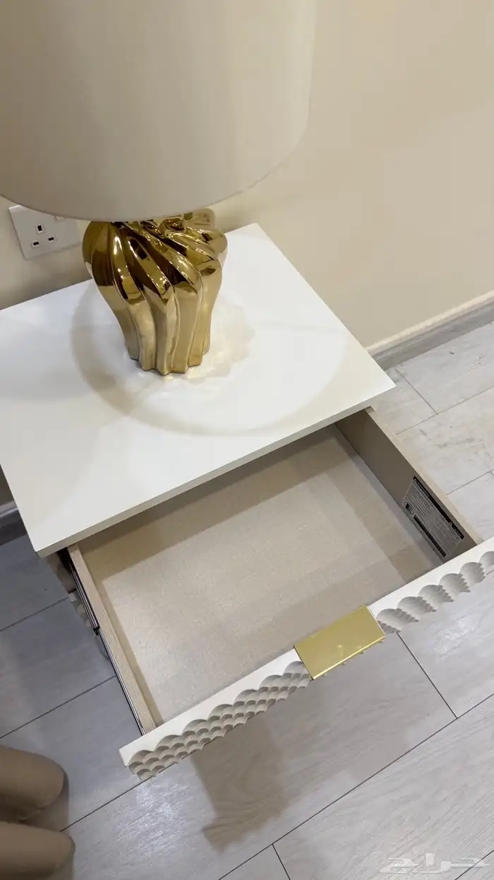 غرفة نوم متكامله مع أبجورتين ومرايتين من شفنيره وكومدنتين 4