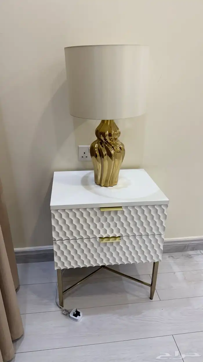 غرفة نوم متكامله مع أبجورتين ومرايتين من شفنيره وكومدنتين 2