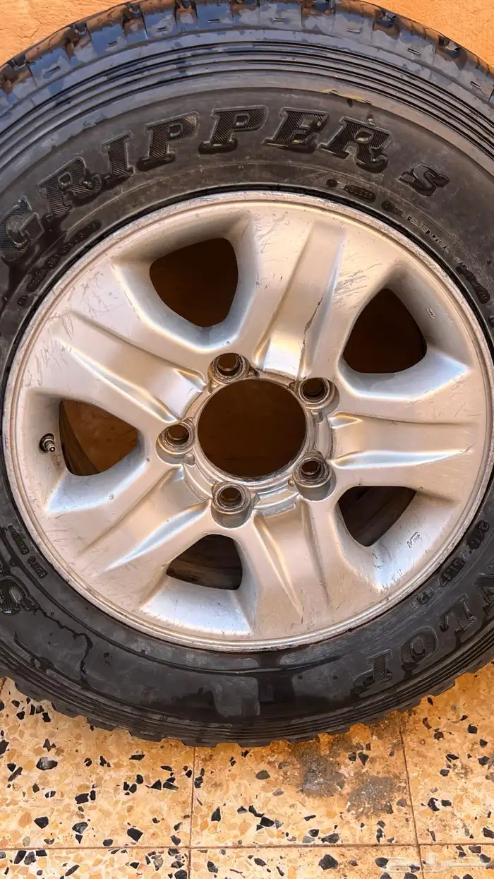 كفرات وجنوط لاندكروزر 4