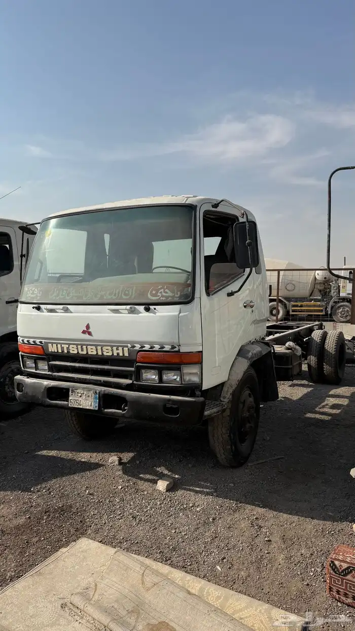 لوري ميتسوبيشي 1