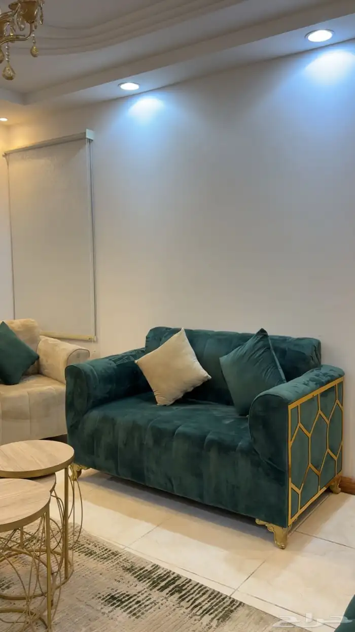 كنب وطاولة و9 مساند 0