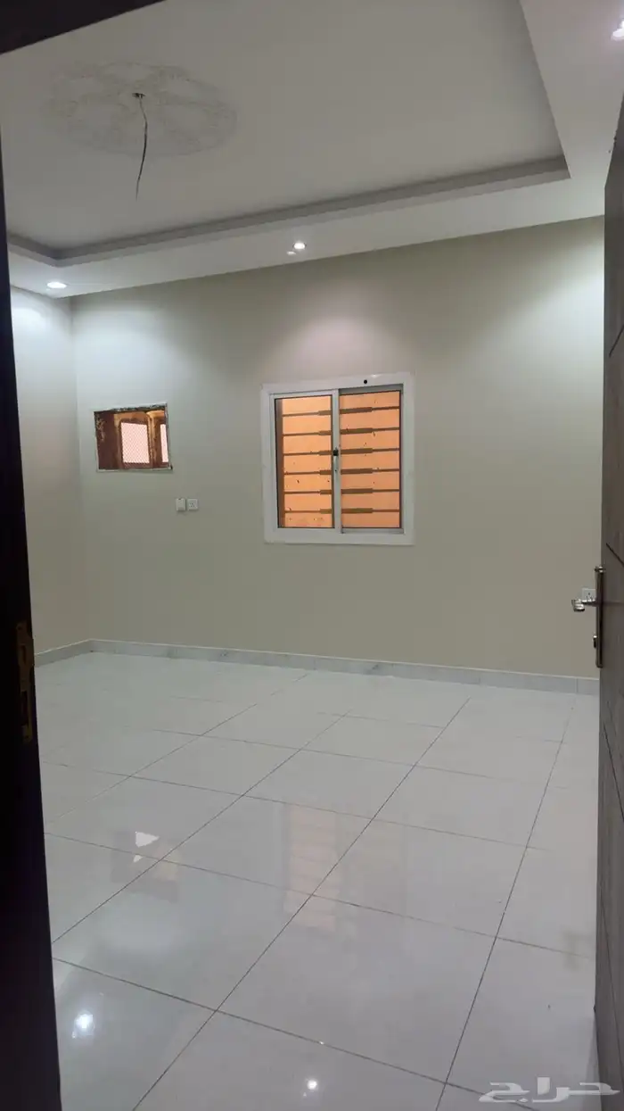 شقه 3 غرف وصاله ودورتين مياه وغرفة غسيل بحي الصالحية بجدة 0
