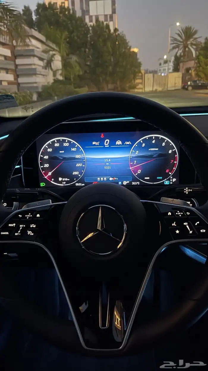 مرسيدس E200 2025 عداد 5 آلاف km ضمان الجفالي الى 2027 23