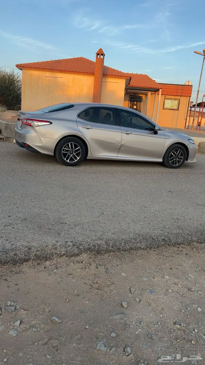 كامري هايبرد اللون ذهبي شبه الجديده 6